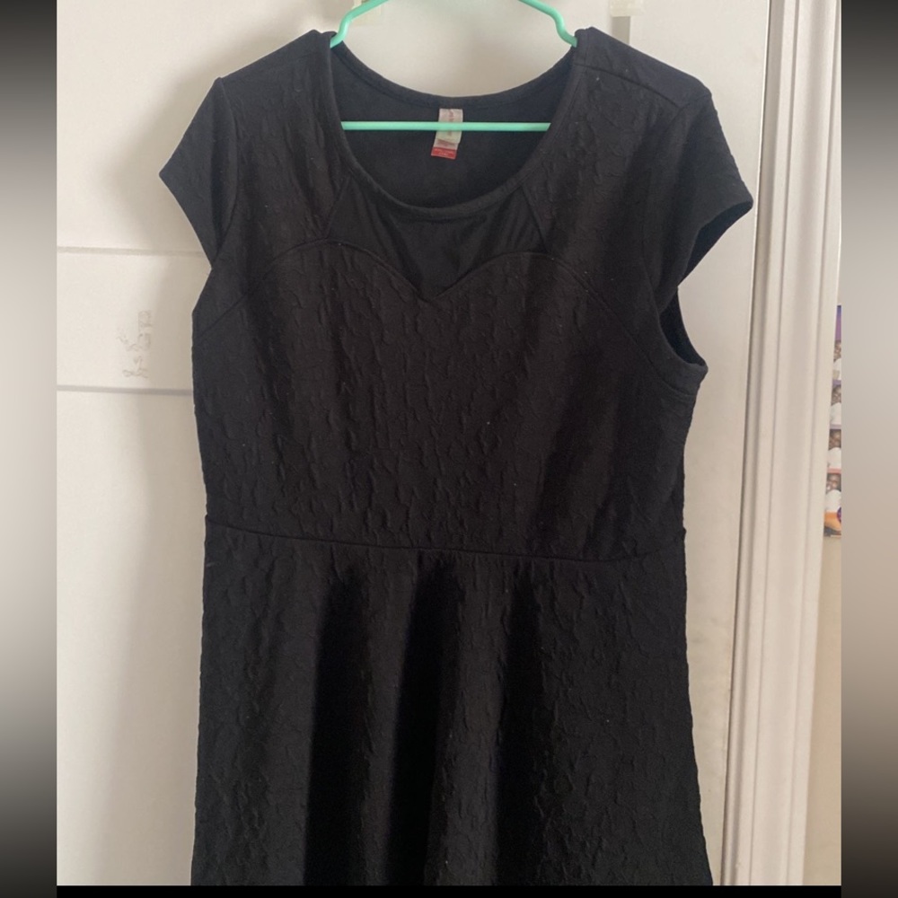 Black dress. About knee length. 
Size : XXL / 2X